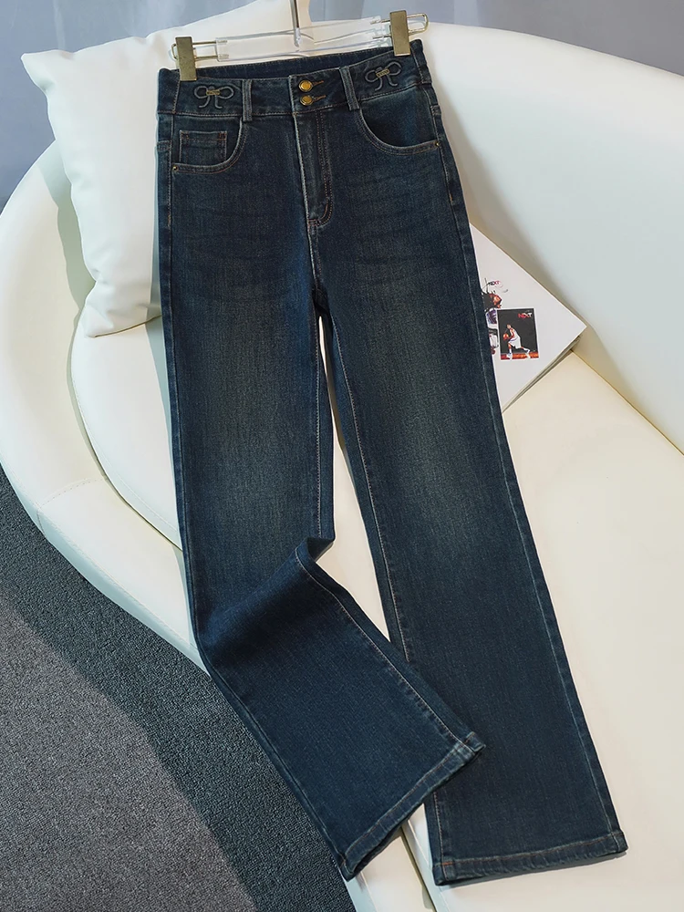レトロデニムワイドフレアパンツ：骨格ストレートに似合うグレーの直筒スタイル