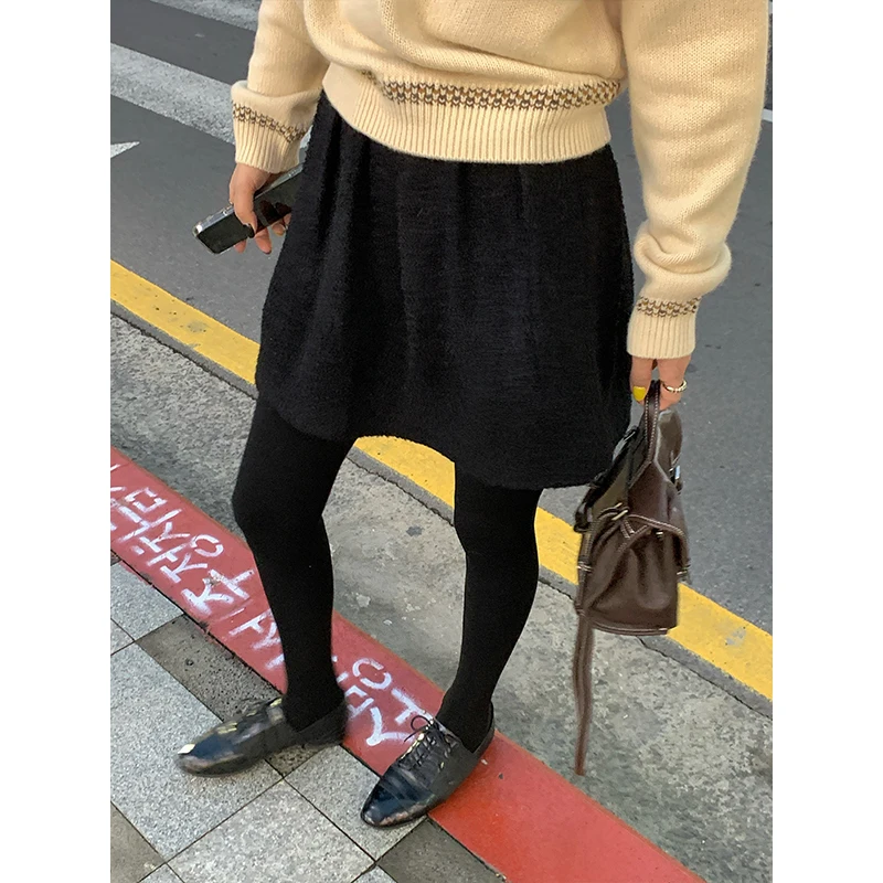 ストッキングとタイツの違いを知れば、どんな時にどんなものを選べるのか？