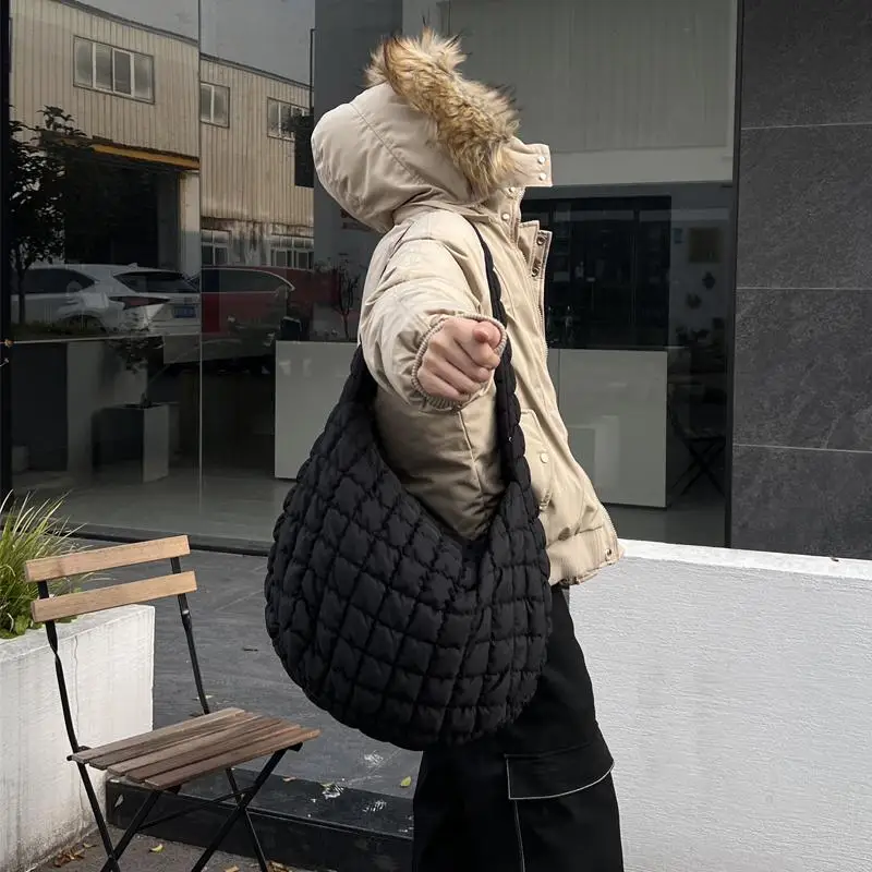 週末バッグとしてのデイリーバッグは、軽いバッグを選ぶべき？