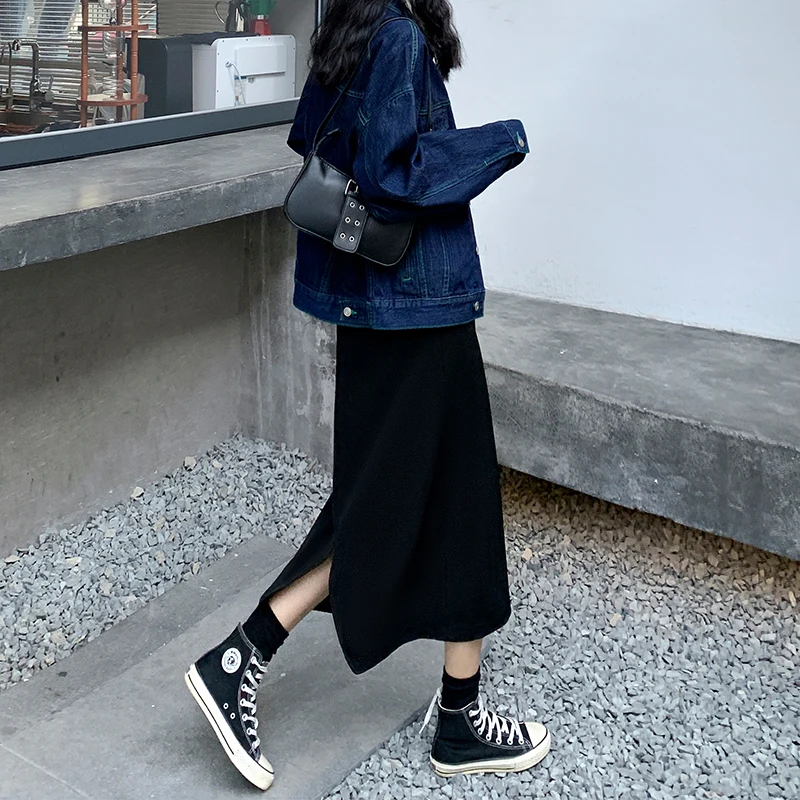 プリーツスカート コーデ 完全ガイド｜トップス選びの秘密とスタイルバランス