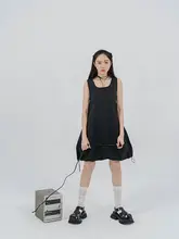 シンプルデザインの背中紐付きキャミソール風短丈ワンピース（セットアップ対応）