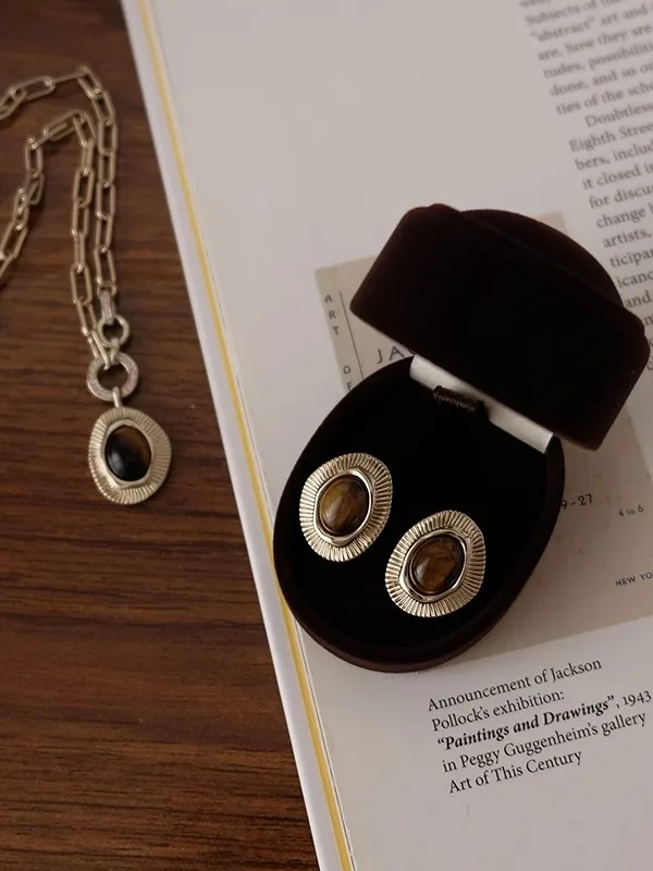 虎眼石のゴールドピアス・ネックレス：アクセサリー選びの実用的ガイド