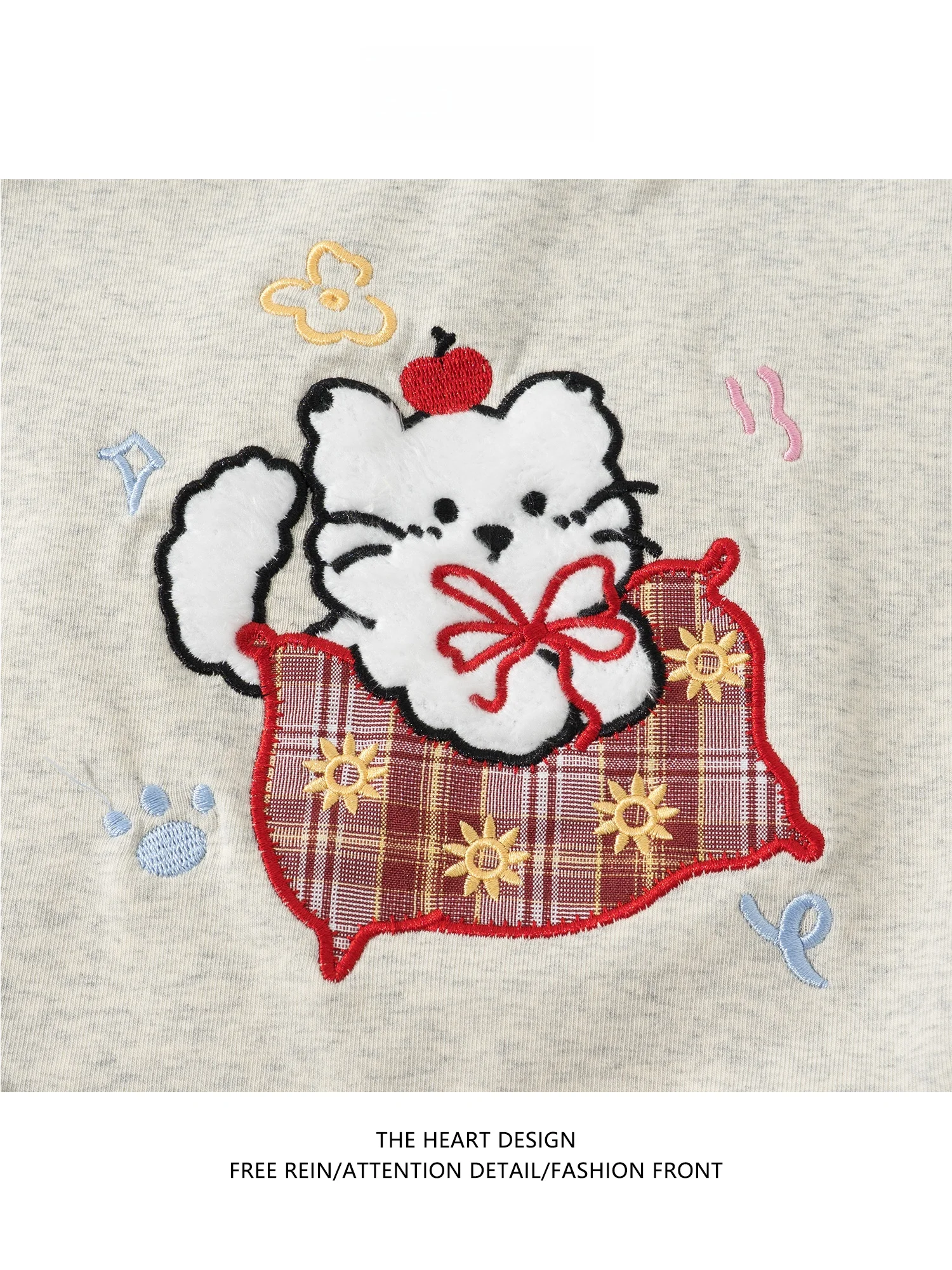 かわいい白アイコンのTシャツ：少女向けスリムフィットデザインの実用性とデザイン性
