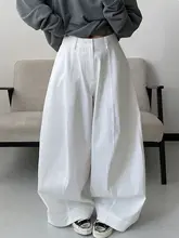 立体的なシルエットのユニークなパンツ【フレアパンツ・軽やかな素材】