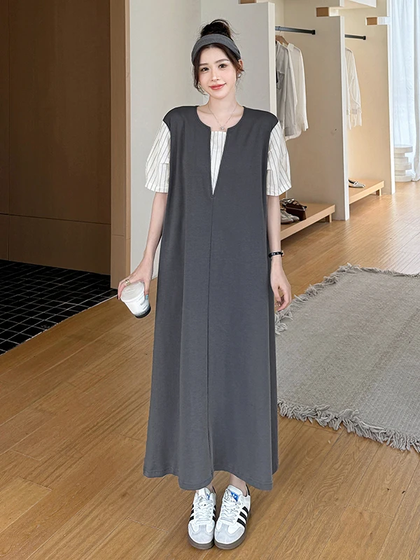 大きいサイズのシンプルな夏用ワンピース：マタニティ対応で涼しげなカラーブロックスタイル