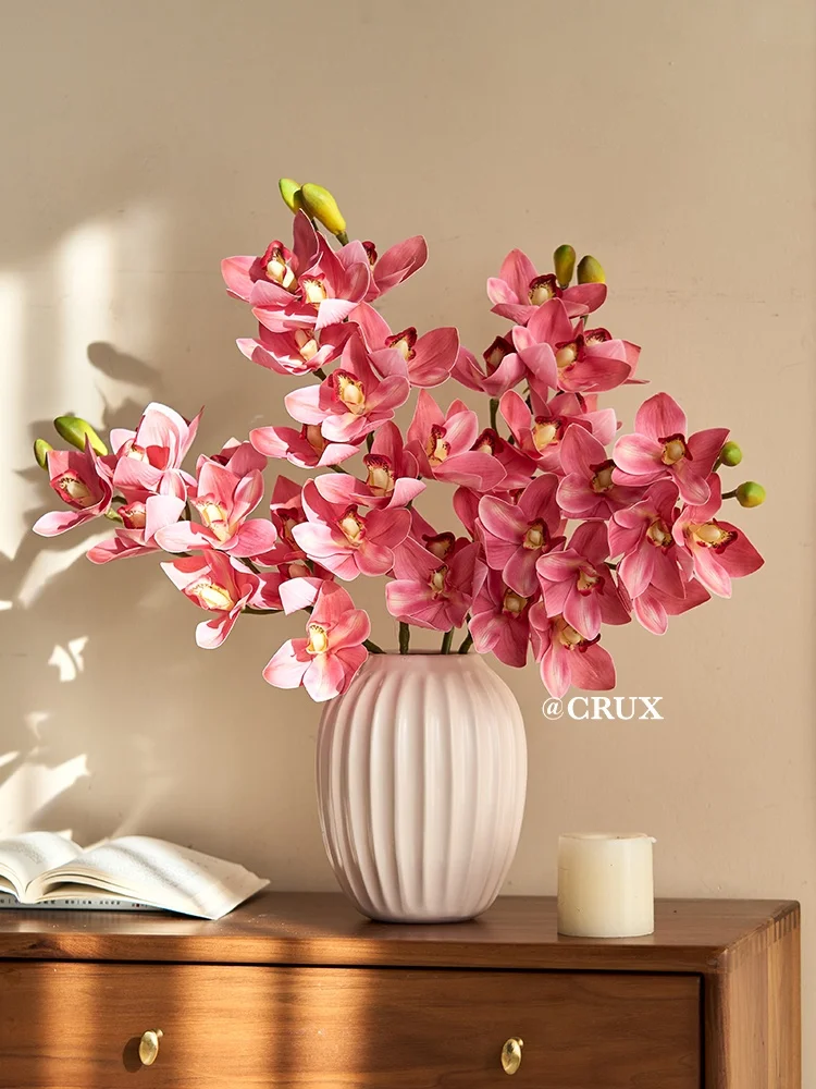 造花と観葉植物の違いを知れば、部屋に彩りをもたらすのはどれか？