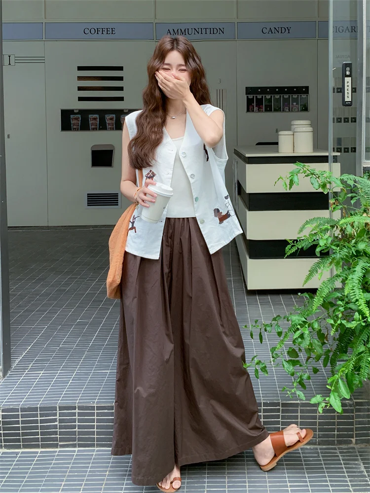 スナップボタン付きベストとワイドパンツセット：春夏のエレガントな着用法と実用性