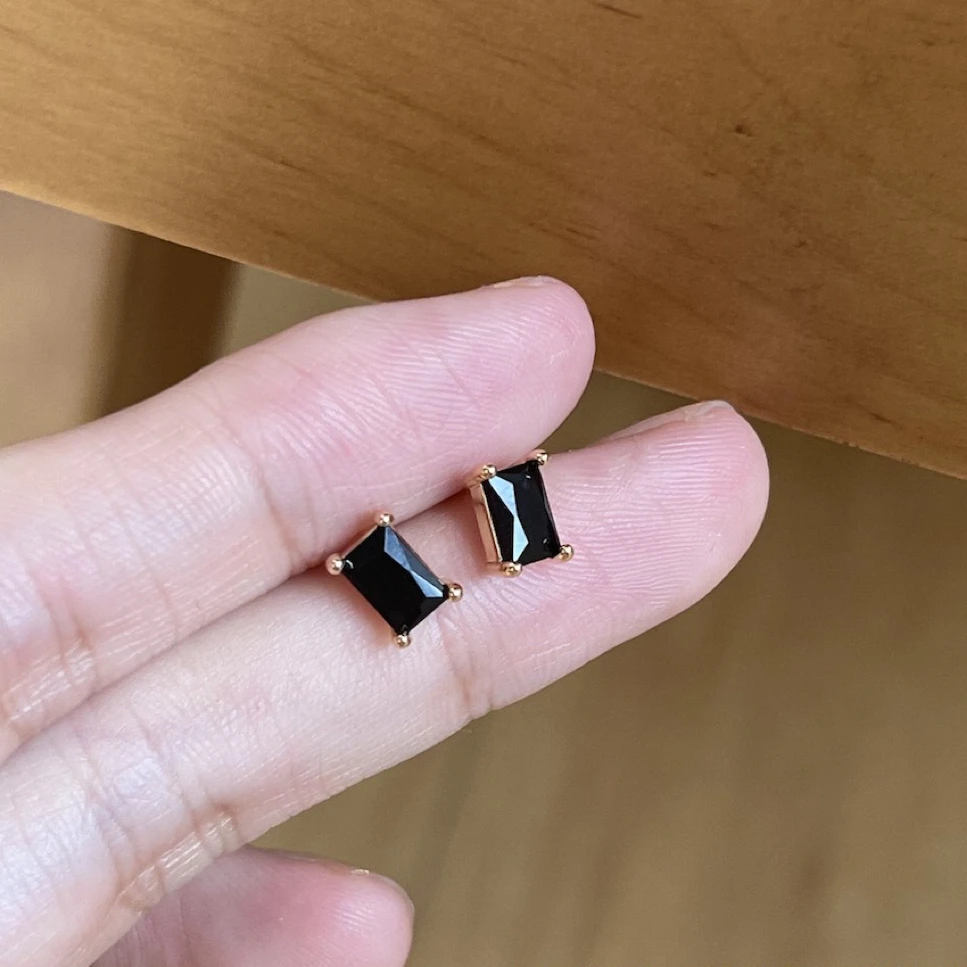 誕生石のピアスを選ぶときに迷うなら、この1点で決めるべきは？