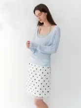 薄青色の長袖Tシャツとグレーの掛け襟タンクトップ【した雰囲気・二重着用対応】