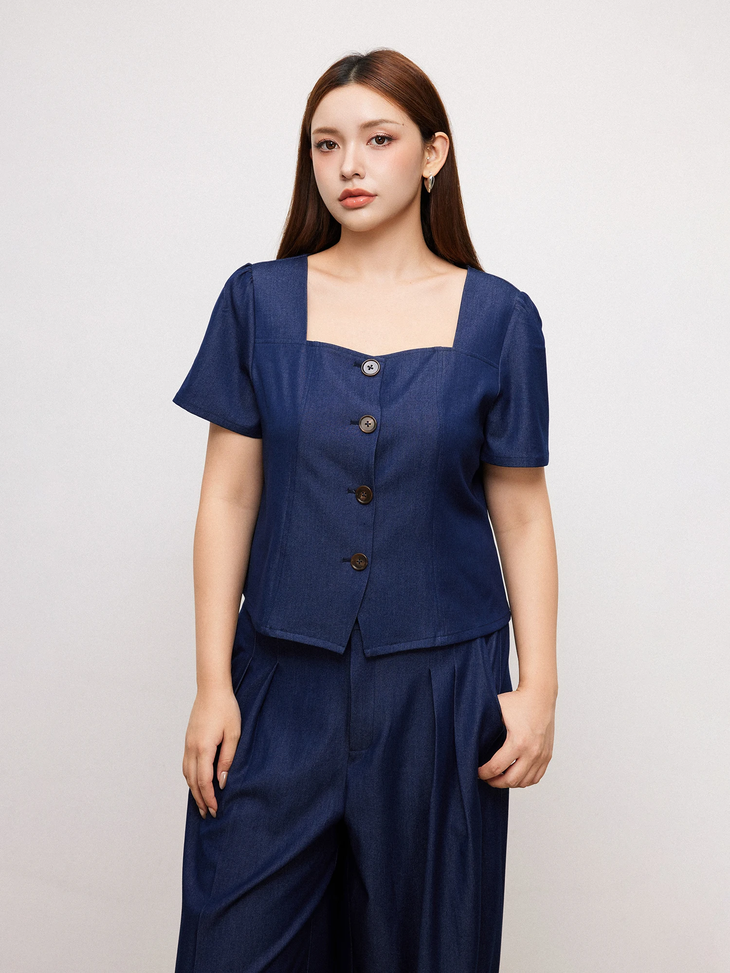 20代後半の女性が今、着るべき「シドニーコースト風」のセットアップとは？