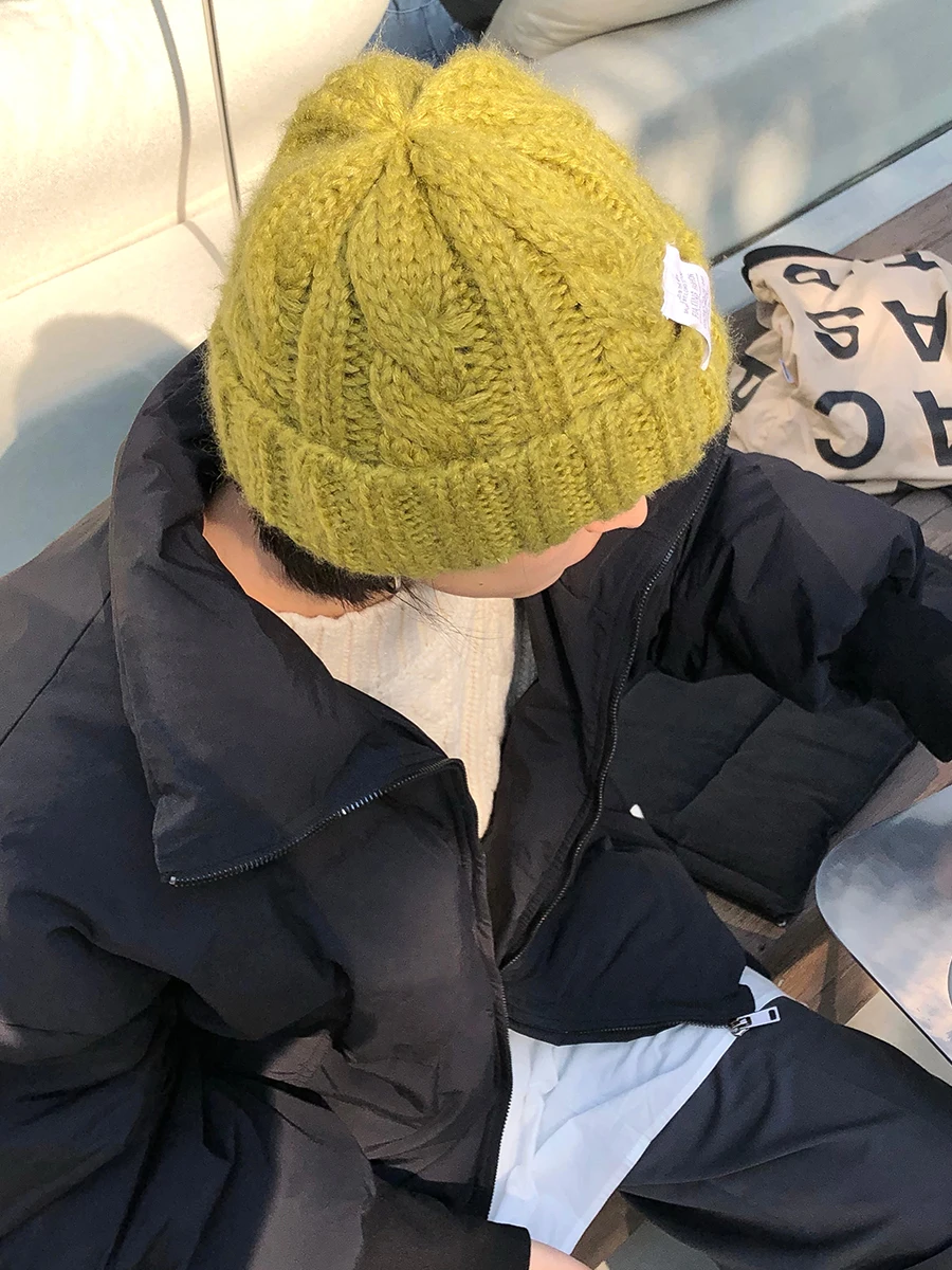 ニット帽が似合わない女にこそおすすめ！なぜベージュやグレーが効果的なのか？