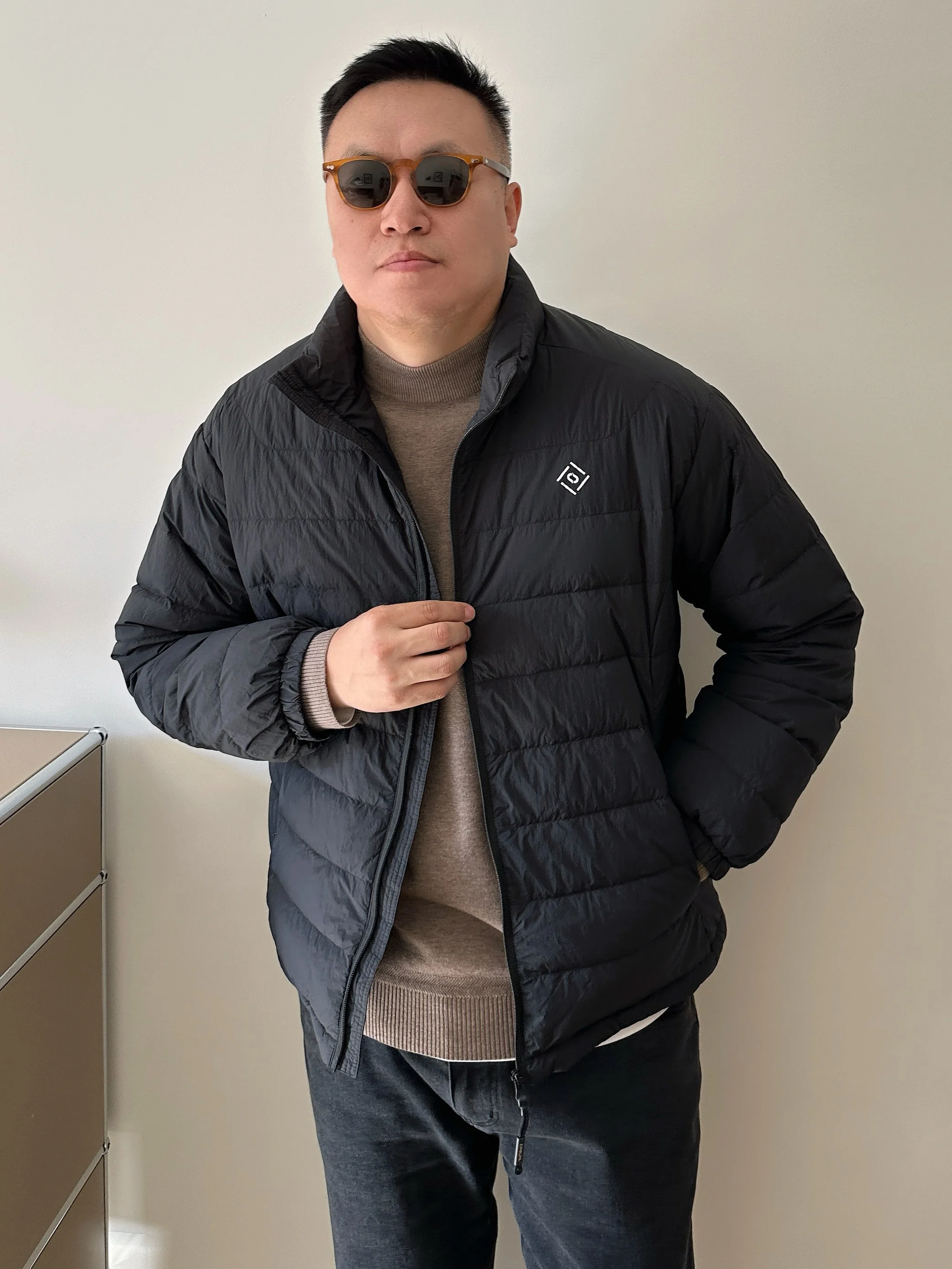 30代の男性が冬に着やすいメンズパーカーは、本当に「リーブランド」か「カンタク」か？