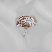 古典的な中国風扇子デザインのエナメルブローチ【淡水パール・流れる房付き・ハイフンスタイル・胸花用】