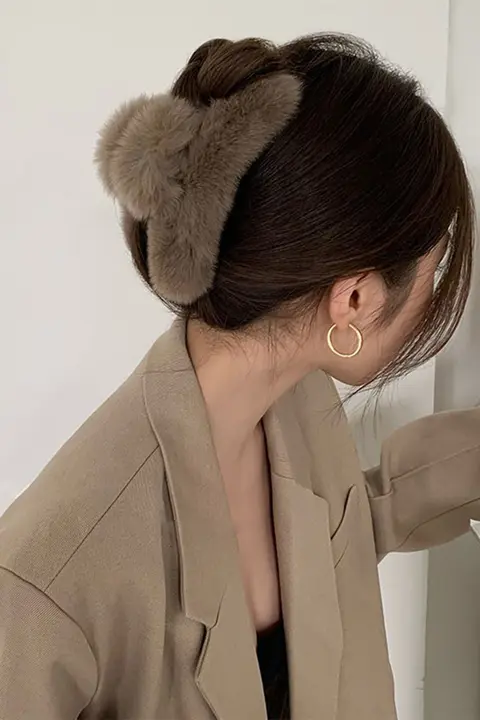 大きいサイズのふわふわヘアクリップ【ボリュームあり・湿気対策・シャークデザイン】
