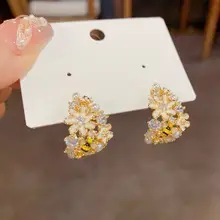 個性的なデザイン！花柄ビーズ付きピアス【S925シルバー製・蜂のモチーフ】