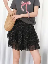 小花柄の半袖トップスとスカートパンツのコーディネート（セットアップ対応）