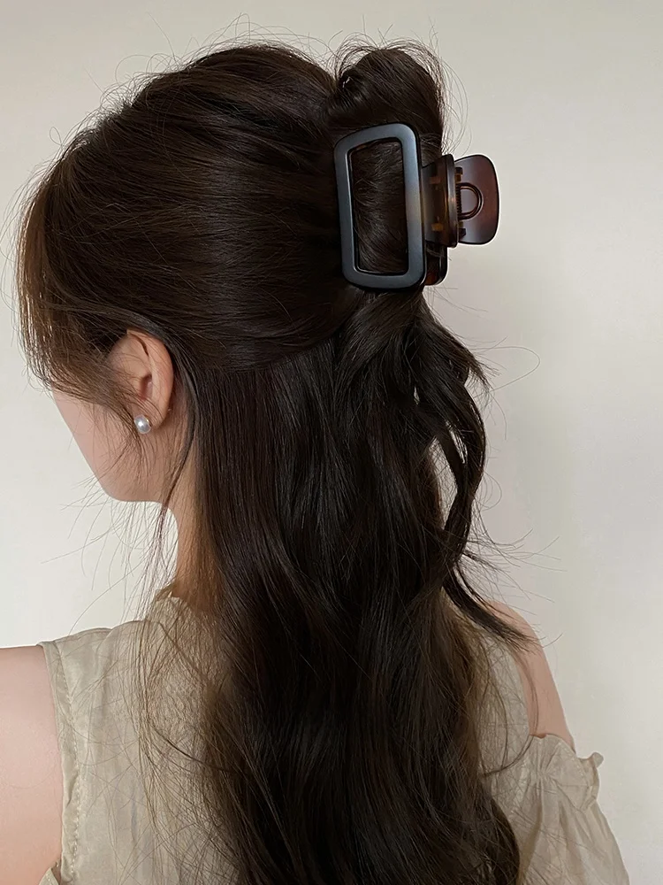 ショートヘアにメッシュをどう入れるか？レトロなシンプルデザインが意外に人気の理由とは