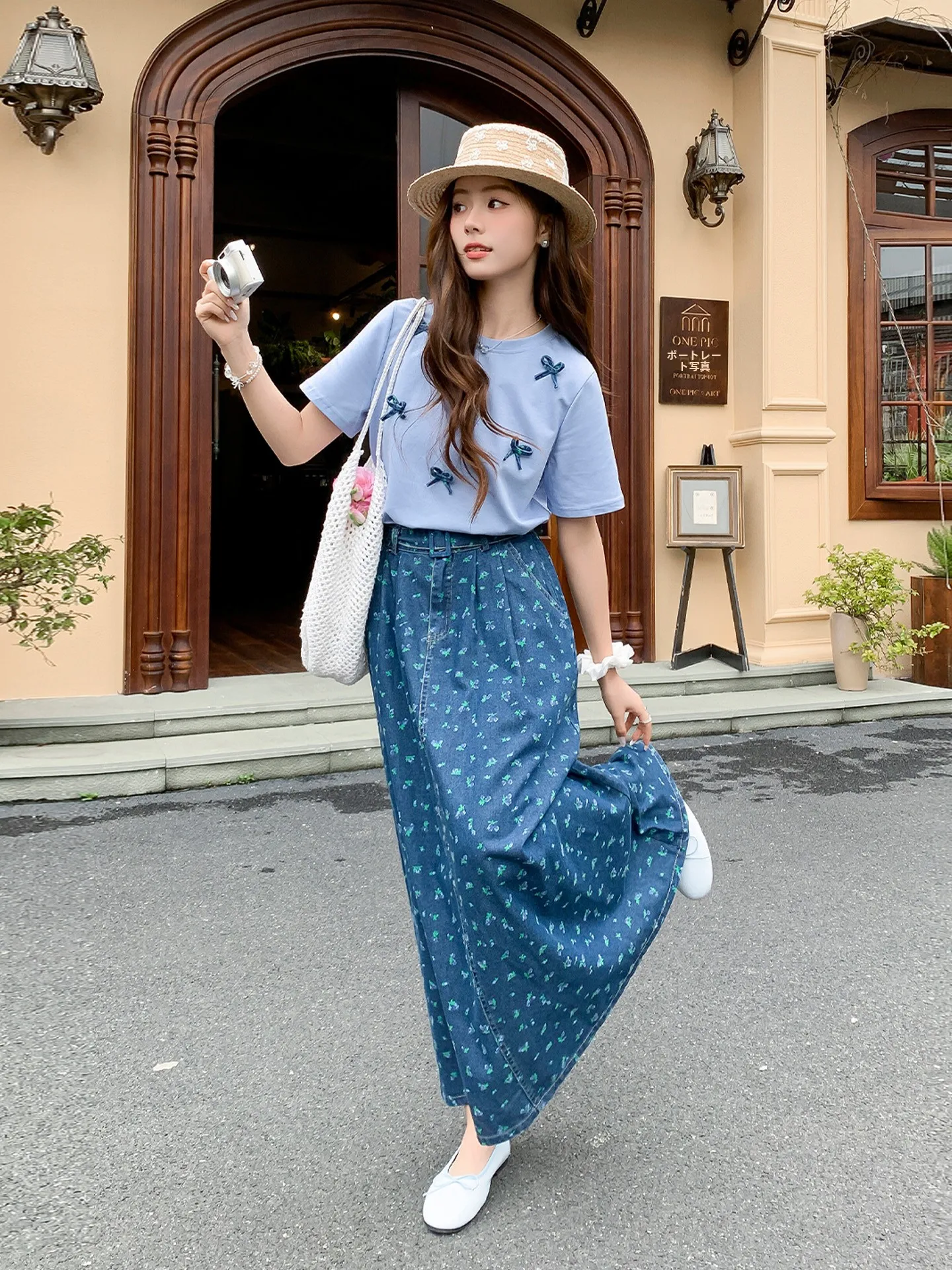 「tシャツ レディース コーデ」で失敗しない方法は？リボン付きTシャツとデニムスカートのセットが解決する