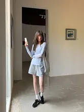 シンプルなデザインのラウンドネック長袖Tシャツ【アメリカンスタイル・女性用・夏向け・ゆったり シルエット】