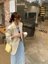 ナチュラルカラーのレディースジャケット【デザイン性・カジュアルスタイル・高級感】