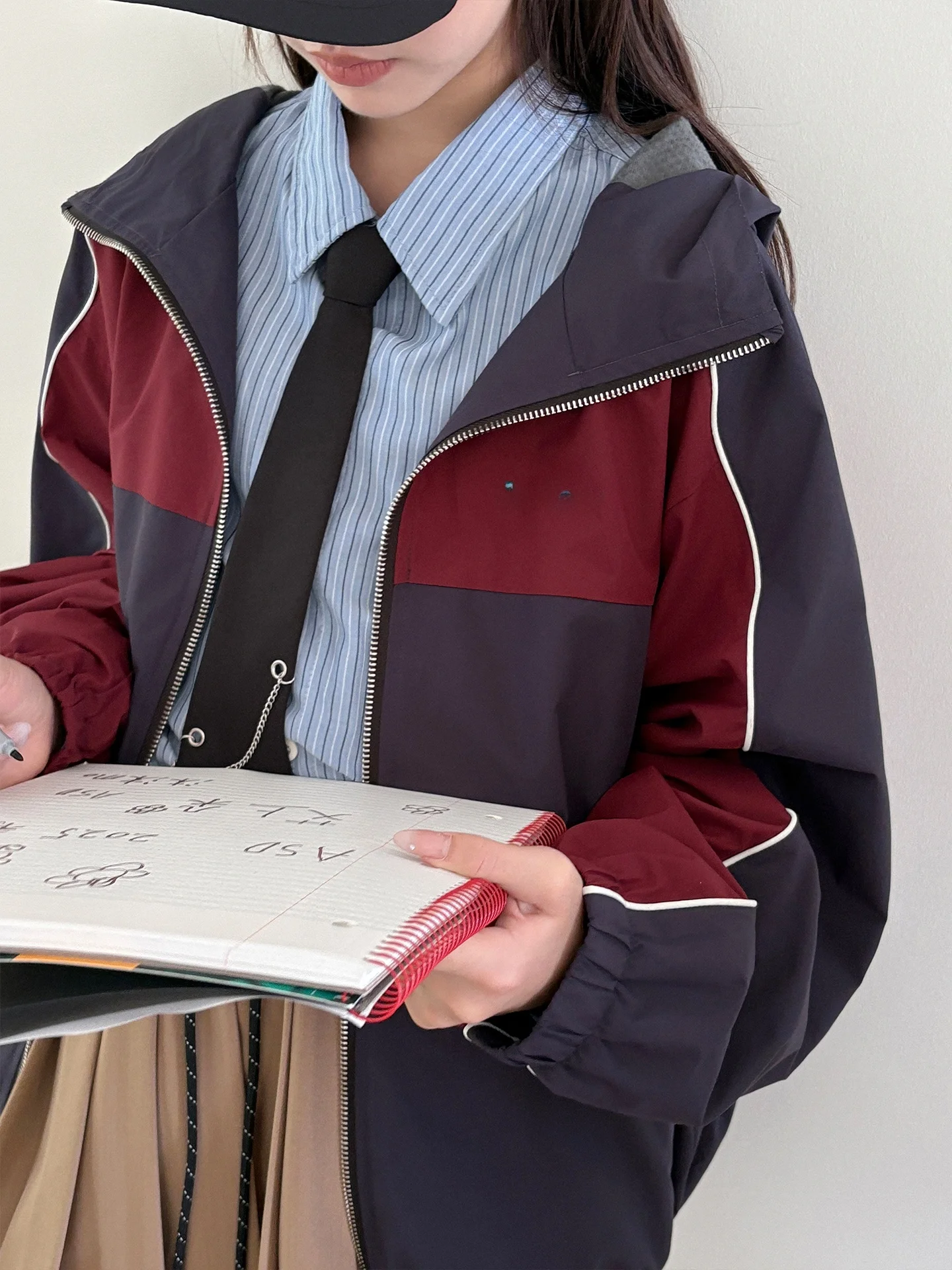 レトロデザインの中学生用パーカー：子供っぽいスタイルの実用性とサイズ感を徹底解説