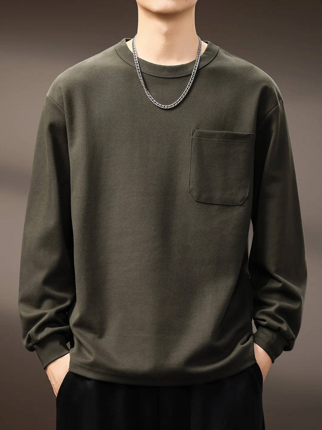 メンズ ロングtシャツ おすすめのデザインと機能性を徹底解説