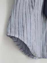 デザイン感ある学院風仕立てのストライプシャツ【フィット感・ロングスリーブ・リボン付き】