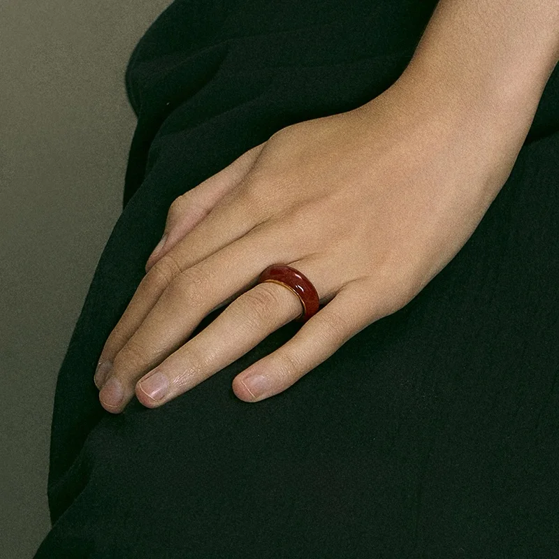 カラフルエナメルリング：高級感ある女性用アクセサリーの実用性と選定基準