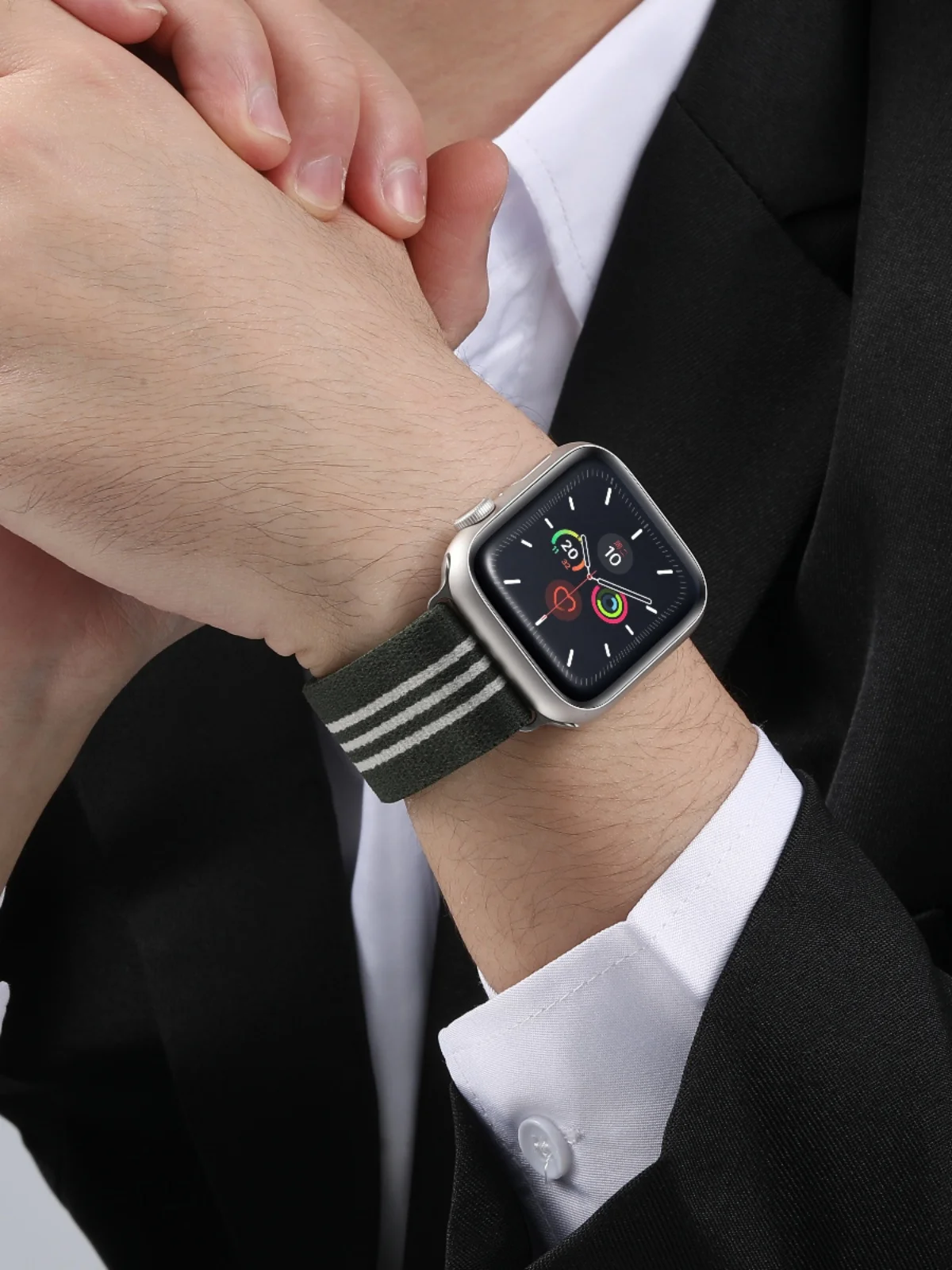ナイロン編み込みアップルウォッチバンド：AirPodsとApple Watchの連携で活躍するストライプデザイン表带