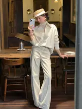 白色デニムパンツとシャツのコーディネート【ファッション・カジュアルスタイル】（セットアップ対応）