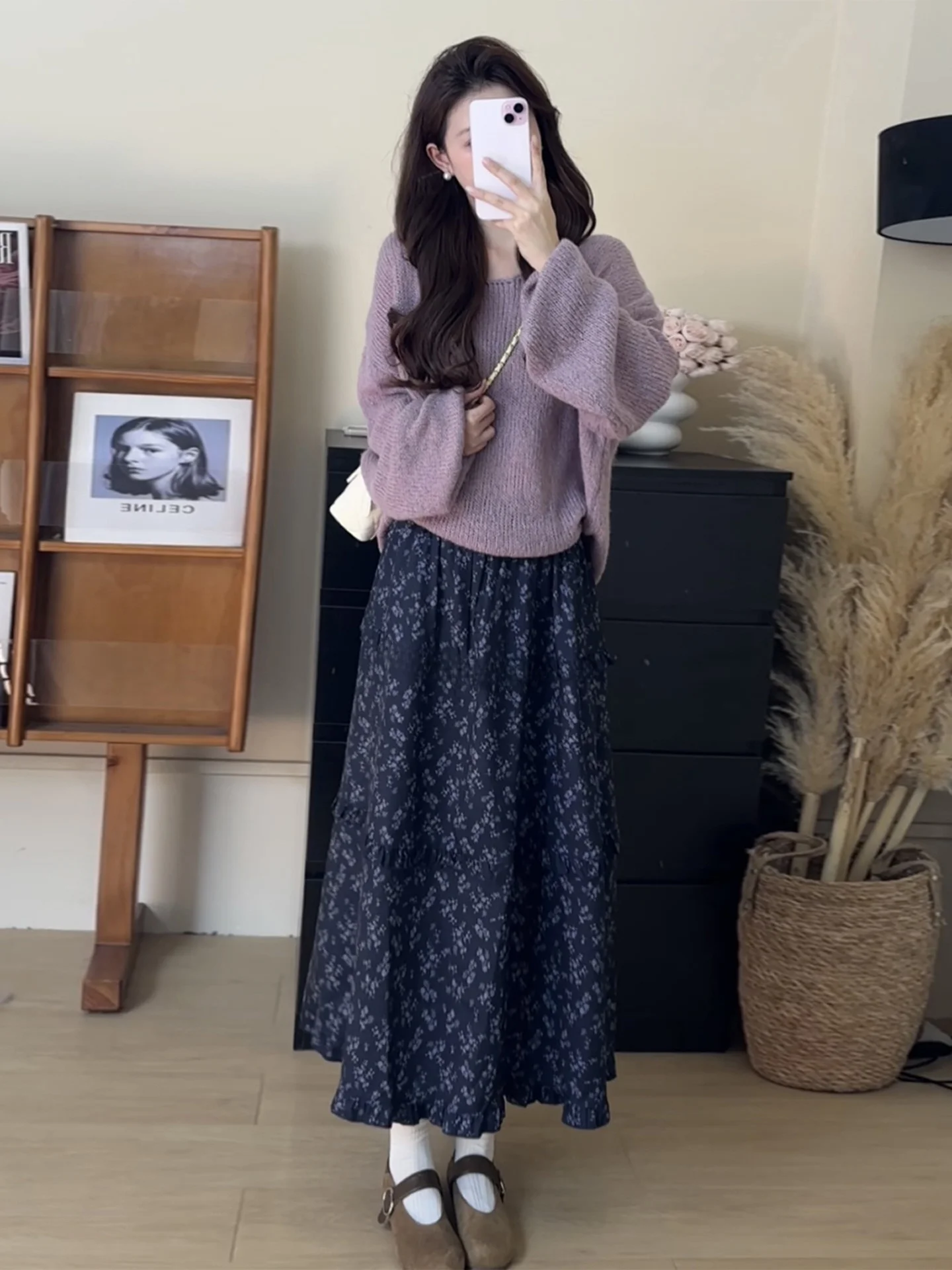 からし色の春コーデは？深紫色のセットアップで失敗しない着こなしの秘密とは？