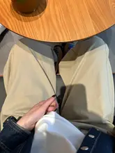 カーキ色のリラクシングワイドパンツ【大きいサイズ・ストレート・工装スタイル】（セットアップ対応）