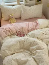 クリームイエローとピンクの小花柄のしわ加工ファブリックベッドカバー【学生用・シングル】（セットアップ対応）