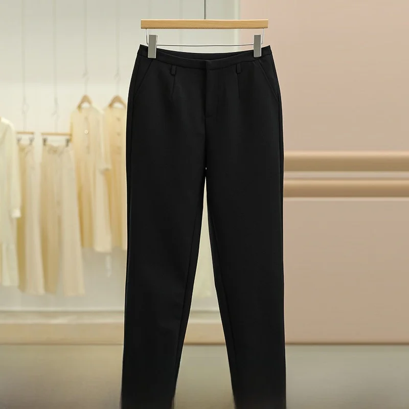 通勤服40代にぴったりなパンツは、どんなもの？