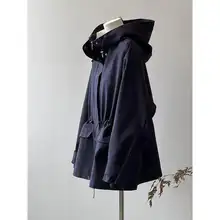 カジュアルなベージュフード付きトレンチコート【春秋用・ショート丈・ルーズフィット】