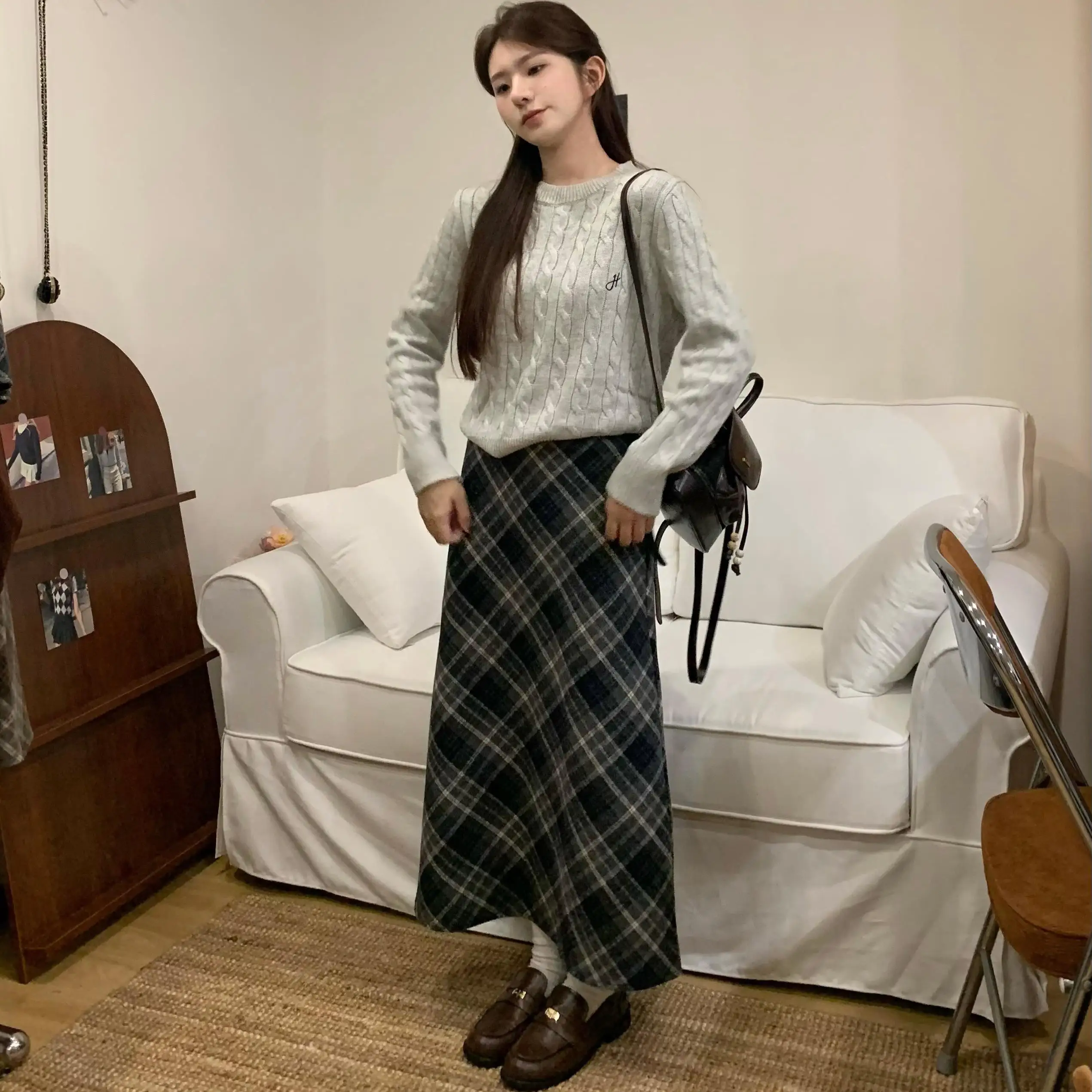 プリーツスカート コーデのバランス術｜チェックとトップスの組み合わせを徹底解説
