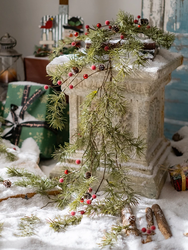 クリスマスベル 赤い実のリース：簡単手作りで家庭の祝日装飾を実現