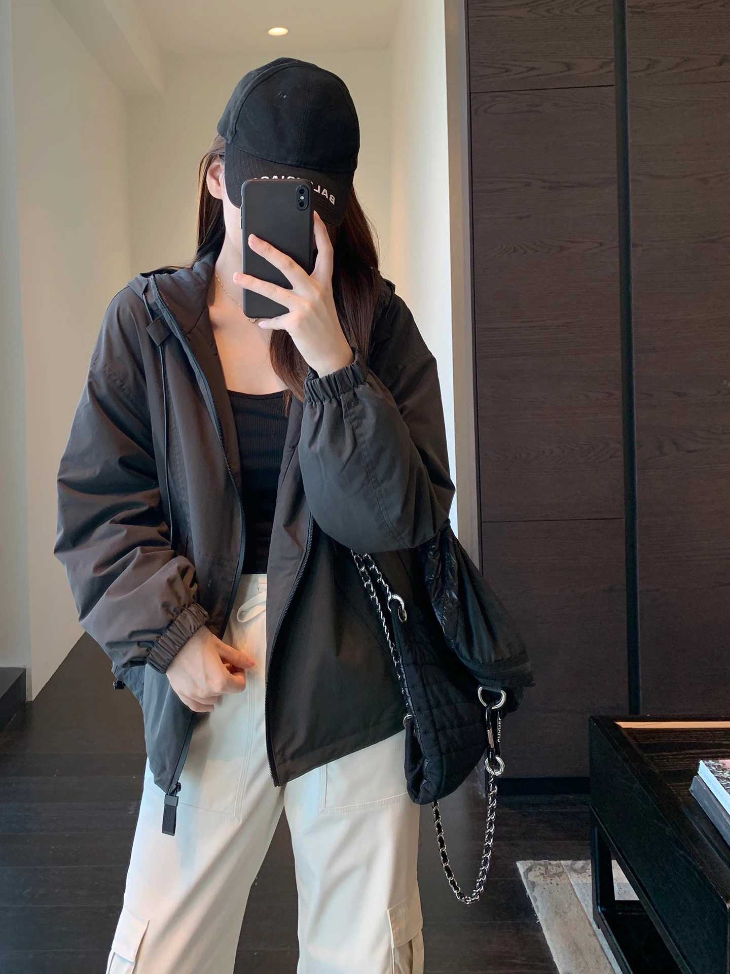 all weather parka とダウンジャケットの違いは？本当に雨の日にも着れるのか？
