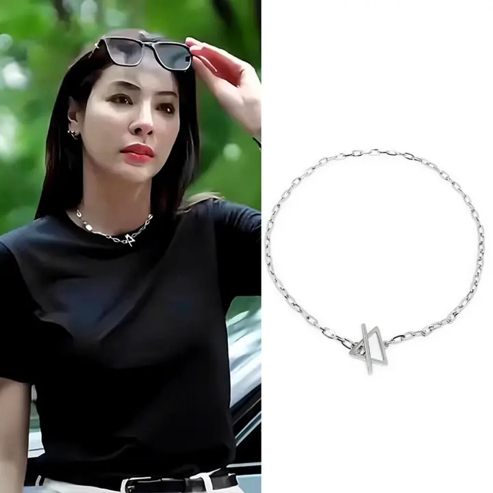 フェイと同じスタイル さんかくけい ペンダント バックル ネックレース