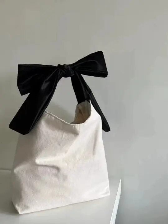 可愛いデザイン！リボン付き手提げバッグ【キャンバス・お弁当用・インスタ風】