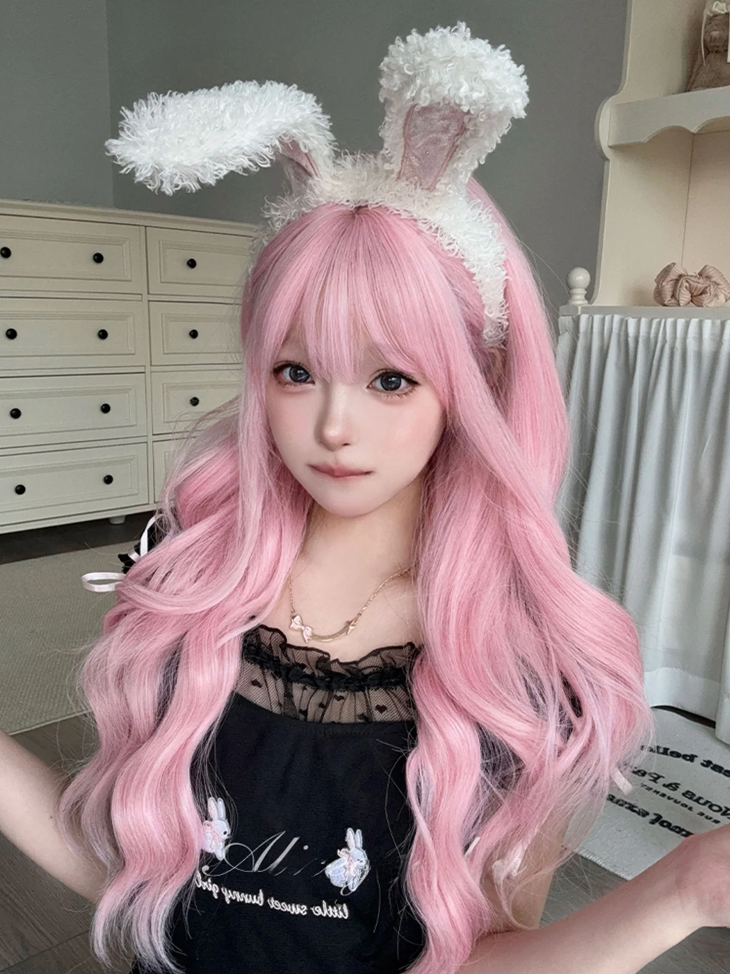 ロングウィッグ【韓国風・甘美な雰囲気・ロリータスタイル】のスリックバックやプールヘアアレンジに最適な使い方