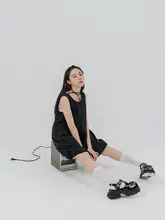 シンプルデザインの背中紐付きキャミソール風短丈ワンピース（セットアップ対応）