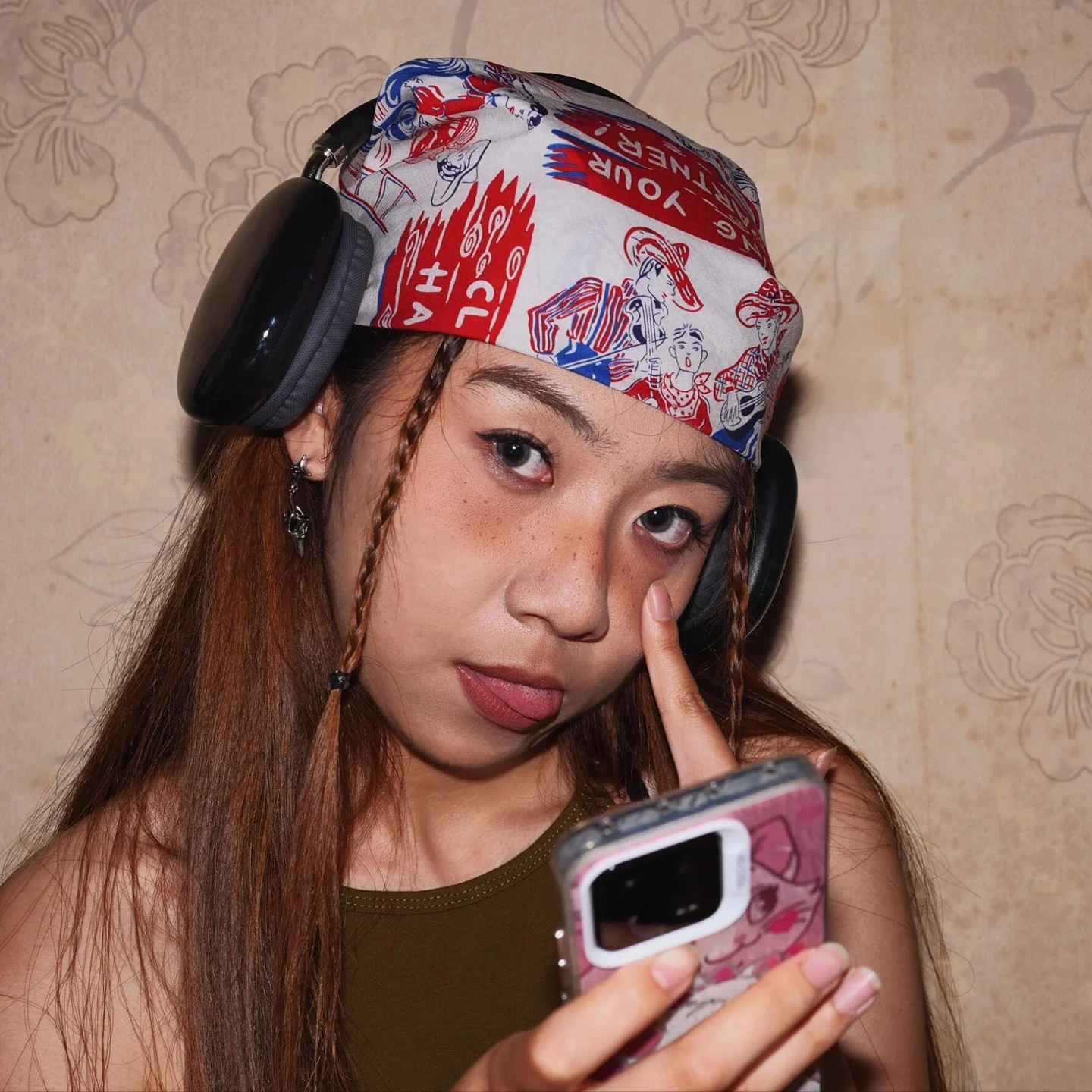 アメリカンビンテージ風赤い印花のヘッドスカーフ：春夏季のファッションアクセサリーとしての実用性とデザイン性