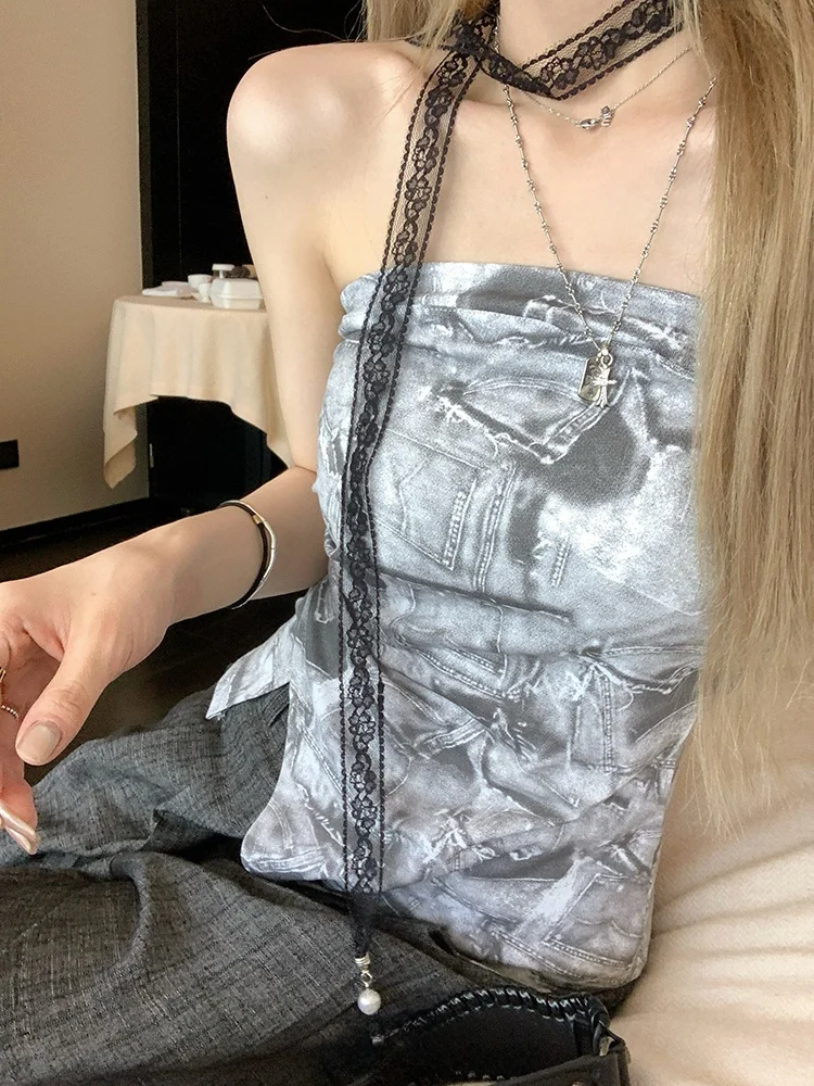 夏用不規則デザインの肩紐トップスは垂れ防止に優れた美乳パッド付きの外穿スタイル