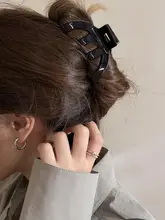 高級感あるアセテート製ハーフムーンヘアクリップ【女性用・シンプルデザイン・後ろ髪用】