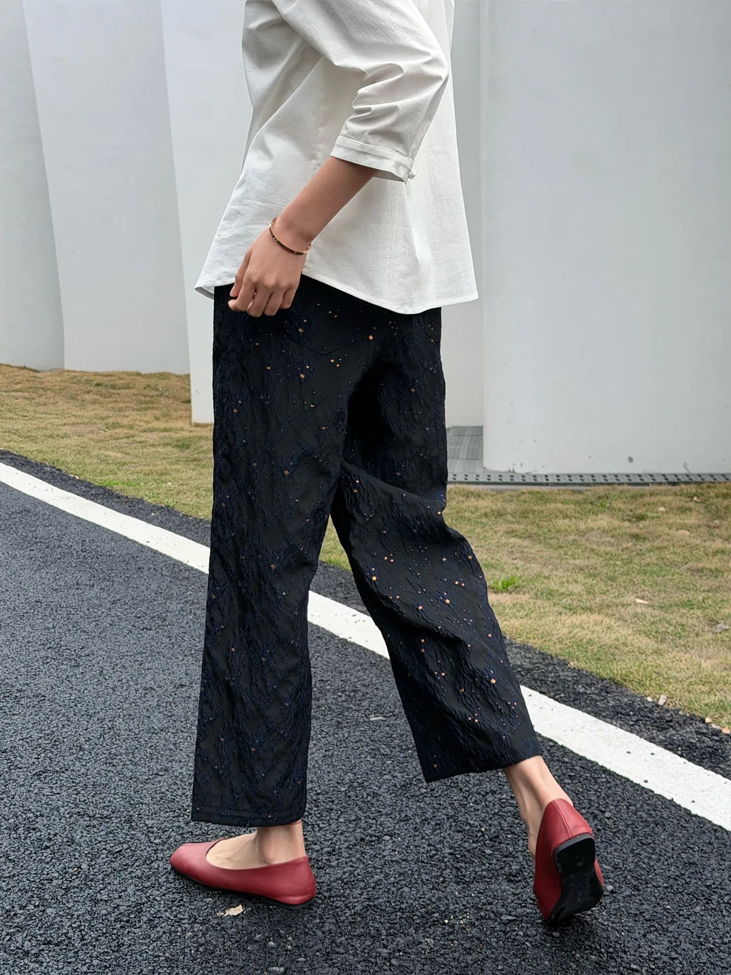 カジュアルパンツ レディースで悩むなら、クロップドパンツ レディースは本当に必要？