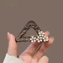 デザイン性のある半束ねヘアクリップ【シンプル・気品あるスタイル・小型シャーククリップ】