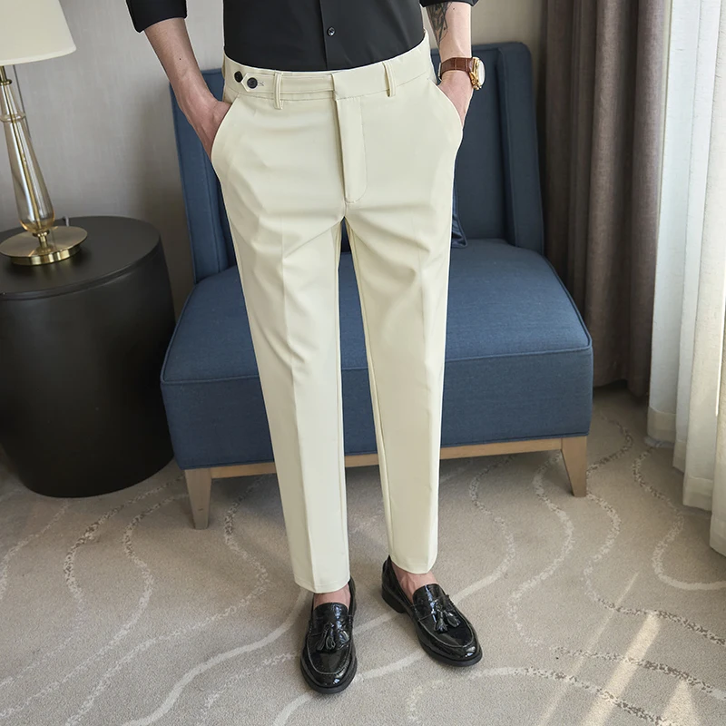 シックな服装 メンズ としての春秋用スリムフィットカジュアルパンツの実用性とスタイル分析