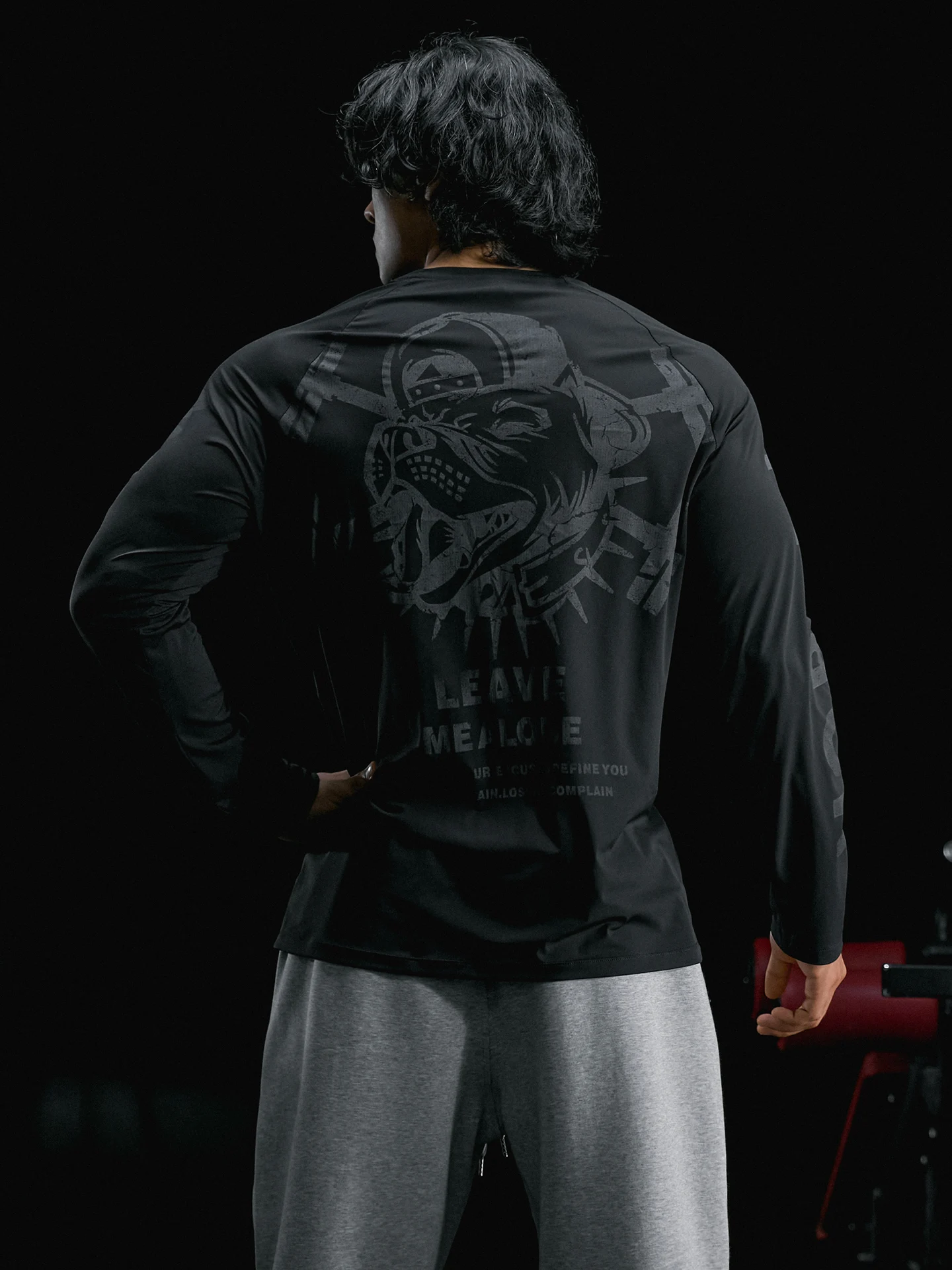 マッスルファクトリーのトレーニングTシャツ：MUSCLE DOG秋冬長袖Tの実用性とスペック解析