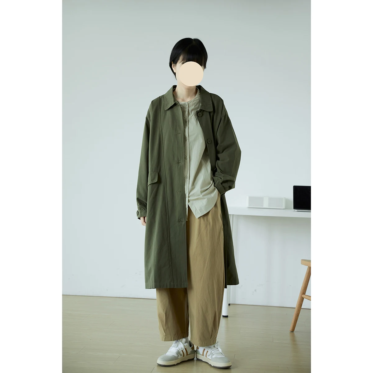 大人可愛いの本質とは？レトロ風トレンチコートで徹底解説